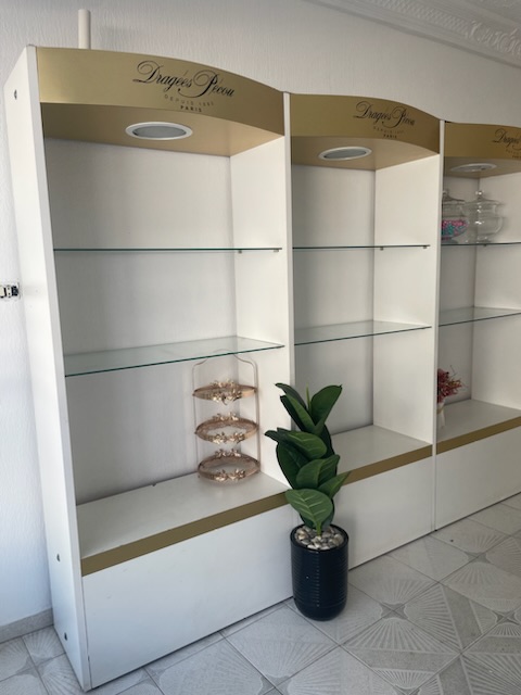 Ariana Ville El Menzah 6 Autres meubles Autres tagres prsentation espace commercial boutique