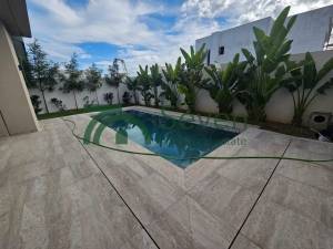 La Soukra Chotrana 1 Vente Maisons Un triplex en s5 avec piscine  la ref277a