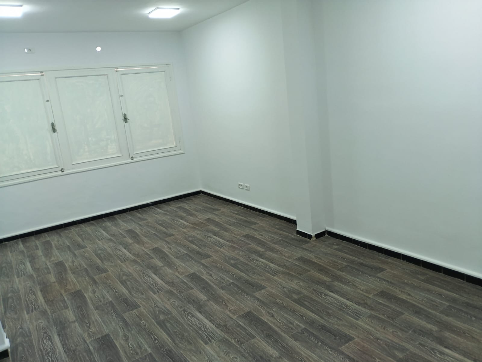 Bab Bhar Montplaisir Location Appart. 4 pices Bureau h4 au 3me tage au montplaisir tunis