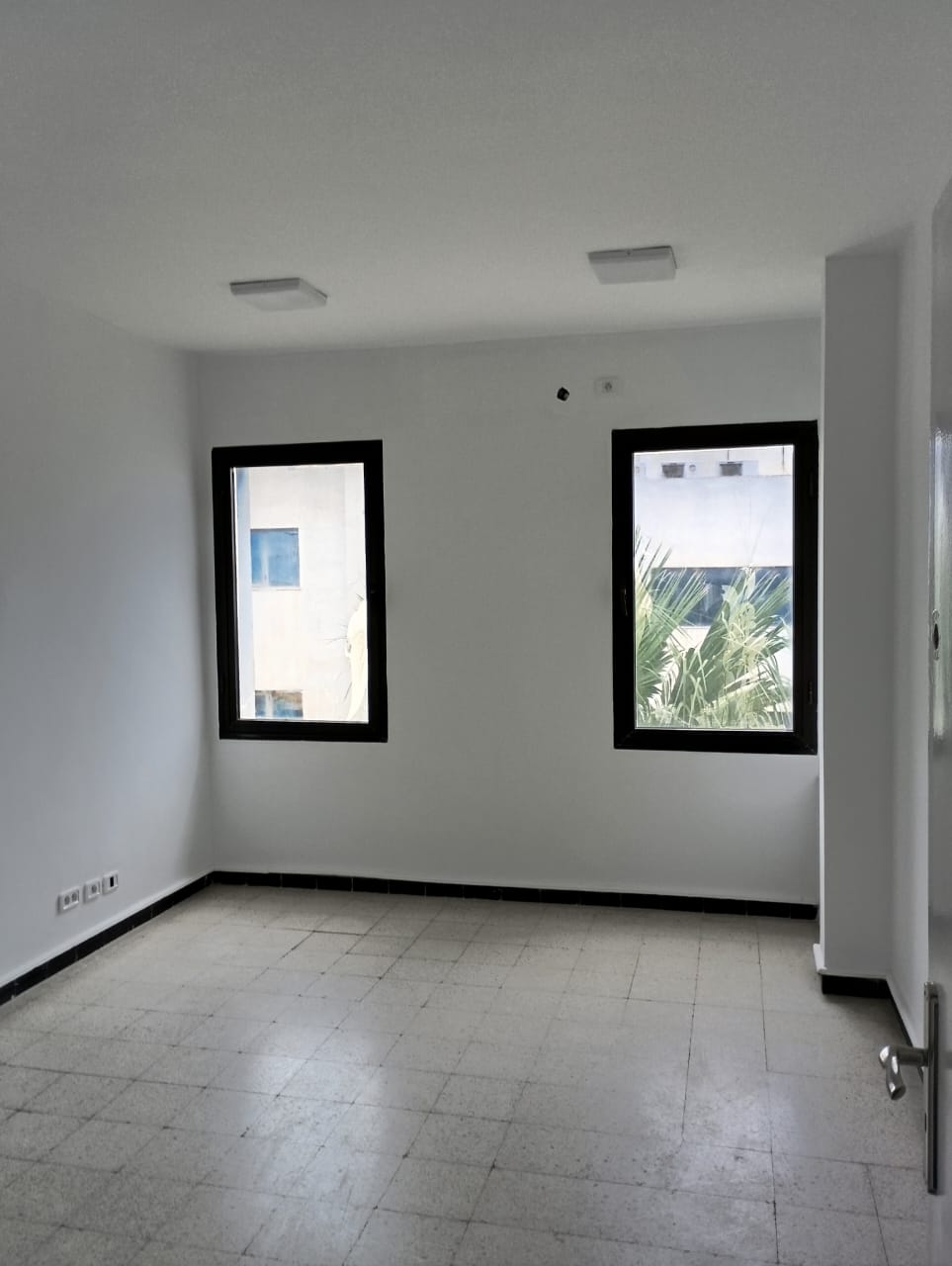 Bab Bhar Montplaisir Location Appart. 4 pices Bureau h4 au 3me tage au montplaisir tunis