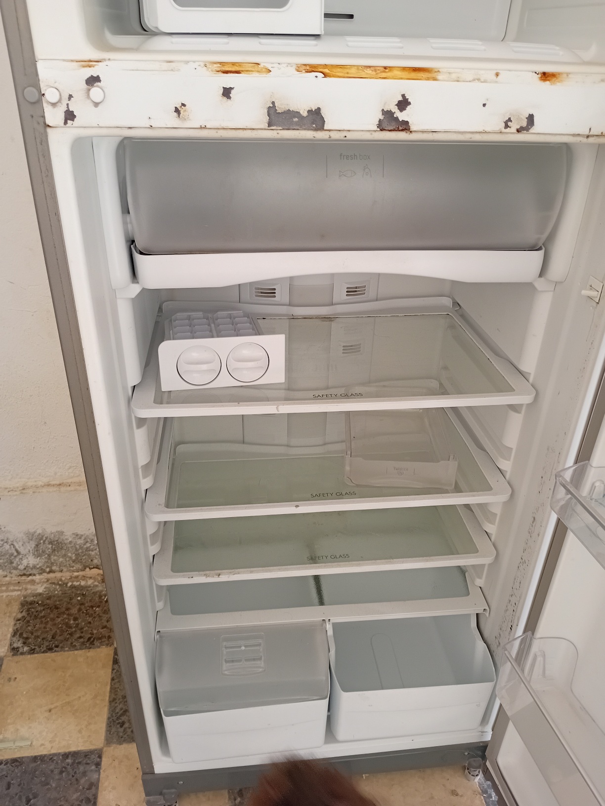 Raoued Cite Chaker Rfrigrateur 2 portes Autre Rfrigrateur  en bonne tat et fonctionnelle