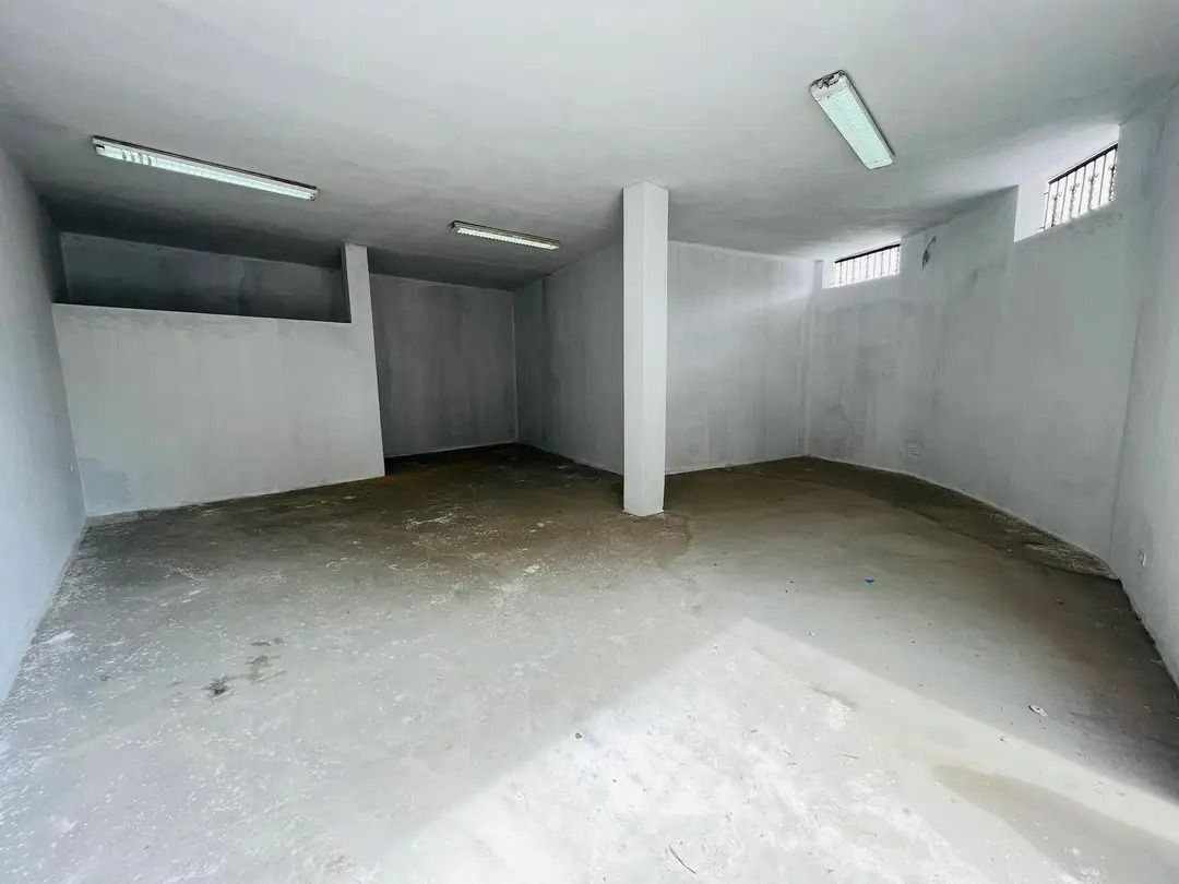 Bizerte Nord Bizerte Bureaux & Commerces Atelier,Garage Un local commercial ou dpt  bizerte hay el weha