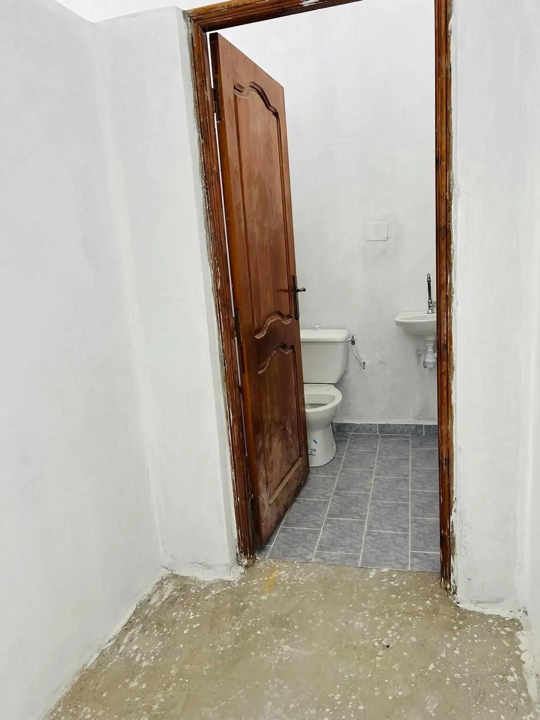 Bizerte Nord Bizerte Bureaux & Commerces Atelier,Garage Un local commercial ou dpt  bizerte hay el weha