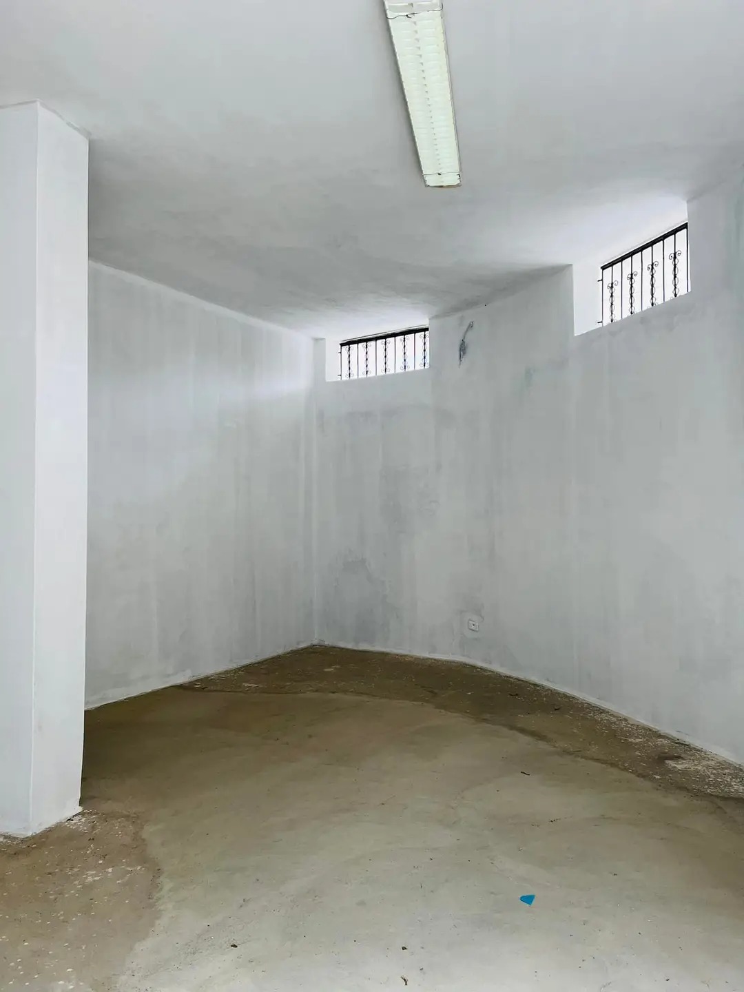 Bizerte Nord Bizerte Bureaux & Commerces Atelier,Garage Un local commercial ou dpt  bizerte hay el weha