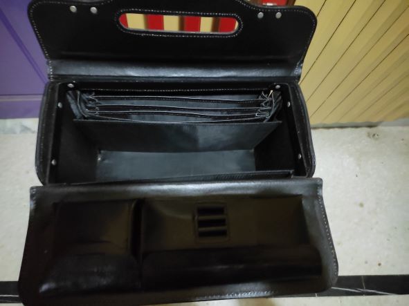 Monastir Cite El Faouz Autre Autre Valise de pilote en cuir noir