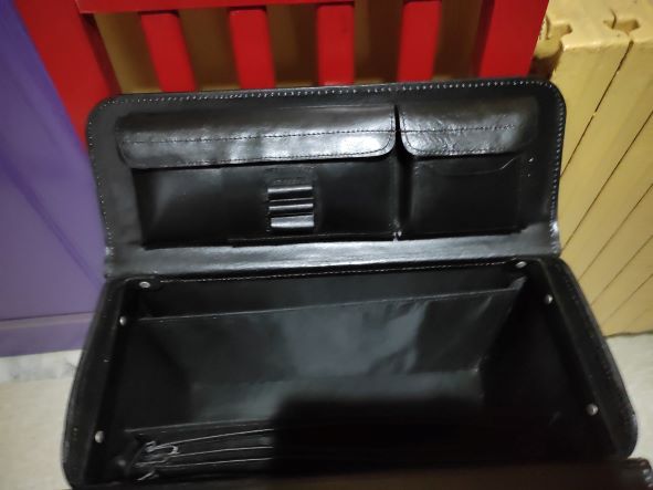 Monastir Cite El Faouz Autre Autre Valise de pilote en cuir noir
