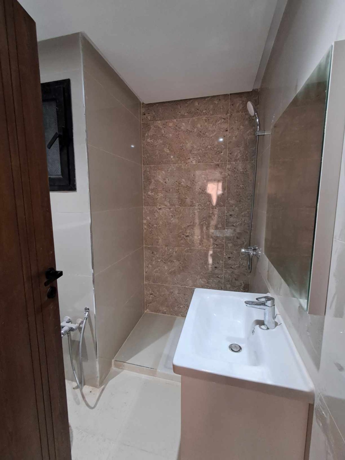 La Marsa El Aouina Location Appart. 2 pices Appartement   s plus 1  cit wahat