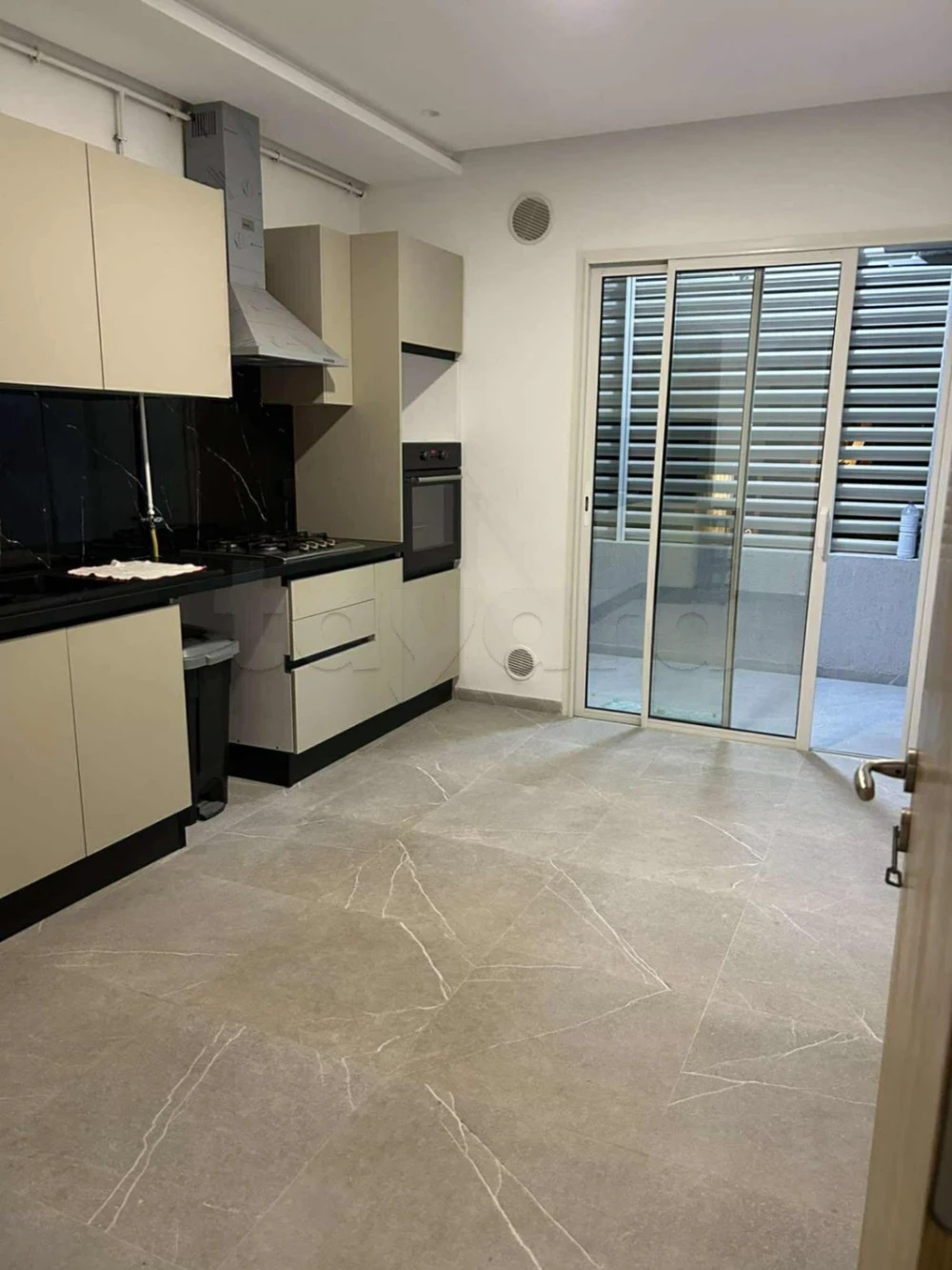 La Marsa El Aouina Location Appart. 4 pices Appartement   s plus 3  cit wahat