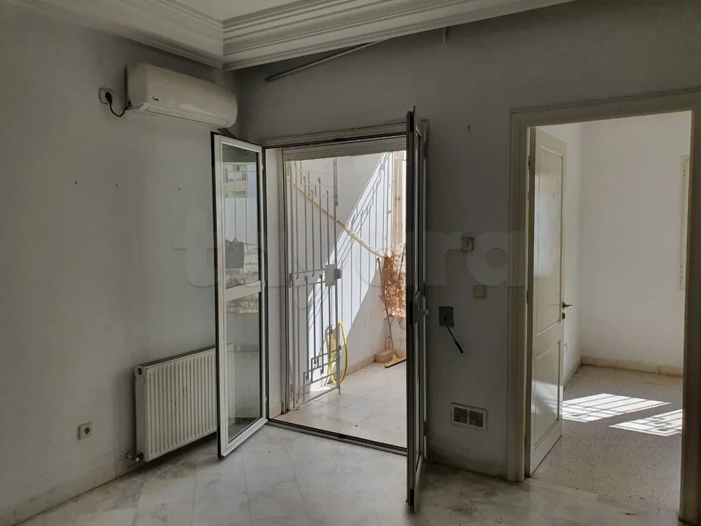 La Marsa El Aouina Location Appart. 2 pices Appartement s1 au rdc  lwahat