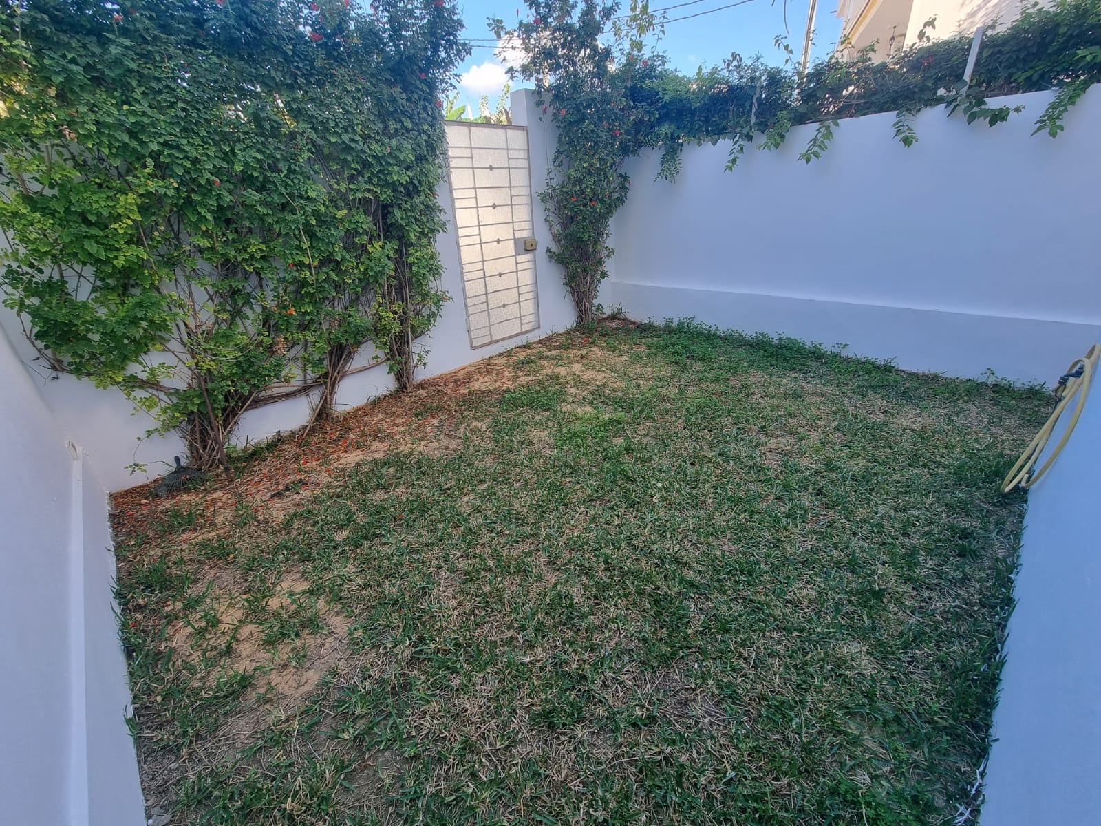 La Marsa El Aouina Location Appart. 2 pices Apprt splus 1 vide avec jardins