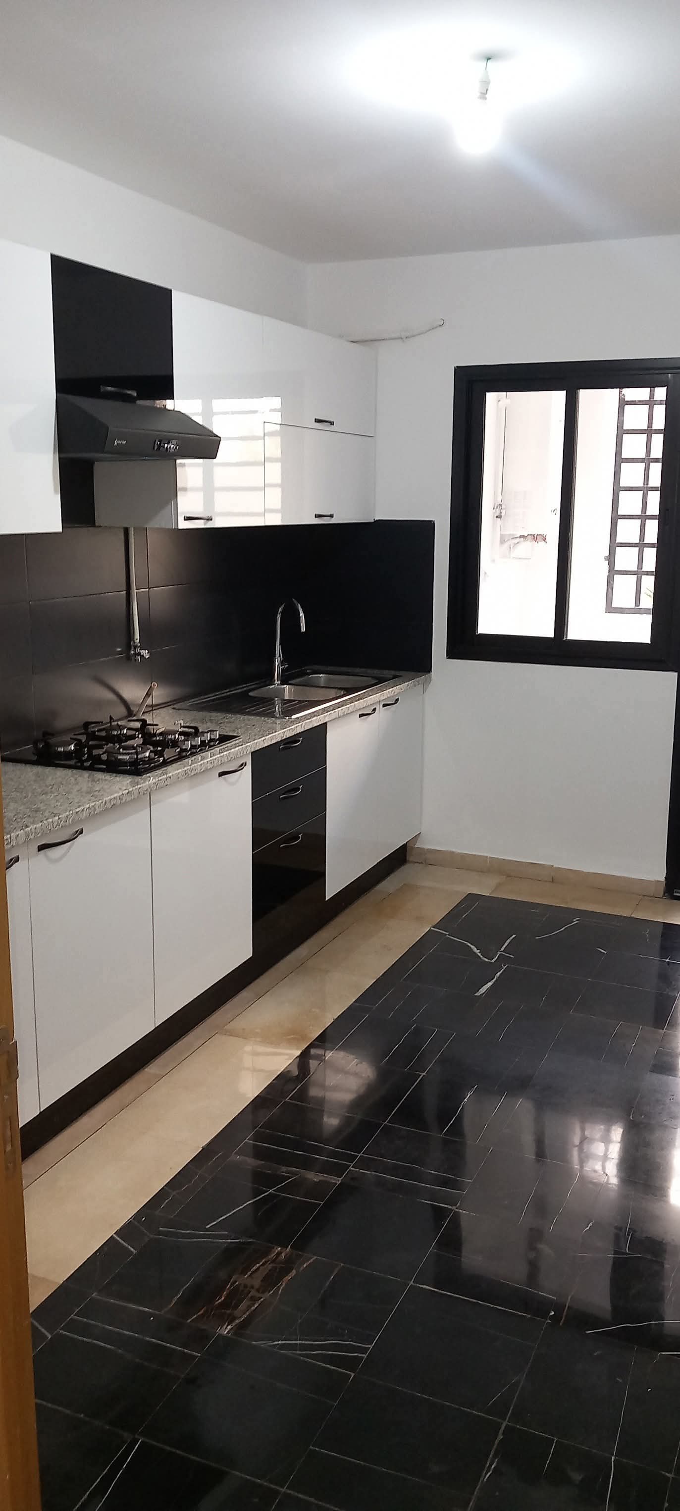 La Marsa El Aouina Location Appart. 3 pices S plus 3 a cite wahat aouina