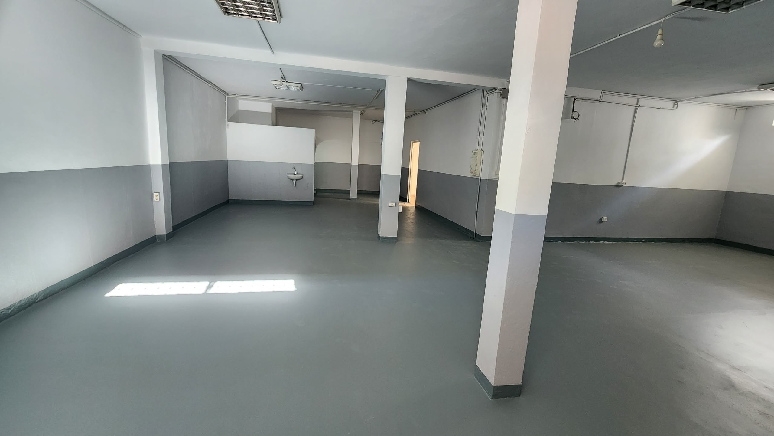 La Soukra La Soukra Bureaux & Commerces Surfaces Dpt de 180 m cit les orangers