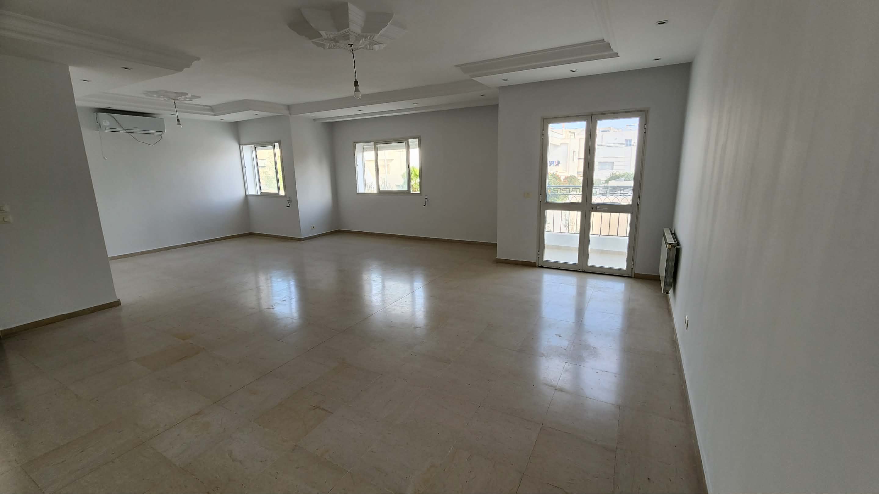 Ain Zaghouan Ain Zaghouan Location Appart. 4 pices S4 trs spacieux  ain zaghouan nord