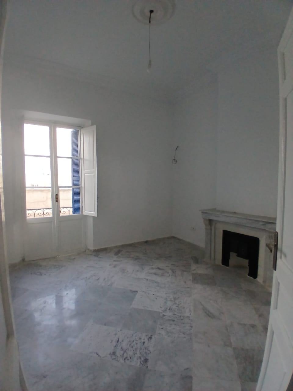 Bab Bhar Habib Thameur Location Appart. 5 pices+ S plus 4 au centre ville de tunis wb4346