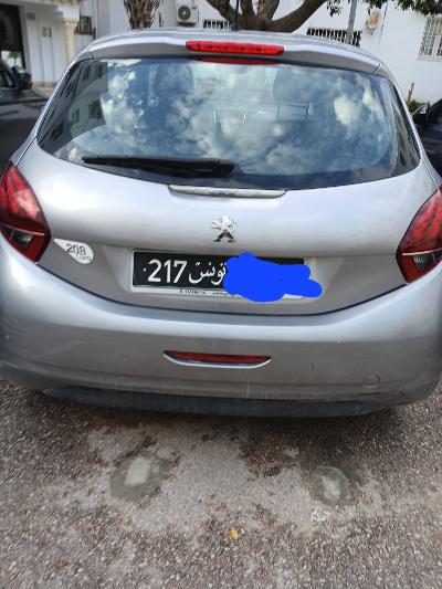 Raoued Cite El Ghazala 1 Peugeot 208 Vends peugeot 208