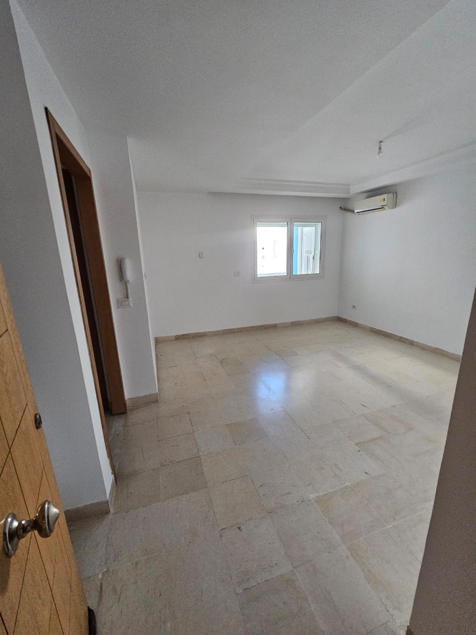 Ain Zaghouan Ain Zaghouan Location Appart. 2 pices S plus un cuisine indpendante  l'aouina