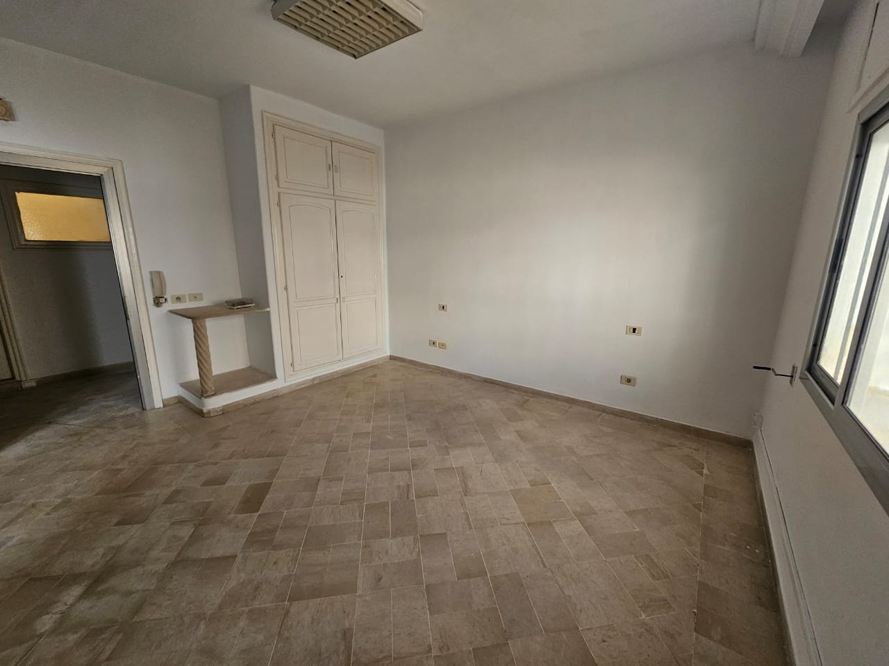 La Marsa&nbsp;Berge Du Lac&nbsp;Location&nbsp;Appart. 1 pi�ce&nbsp;S z�ro � usage bureautique au lac 1