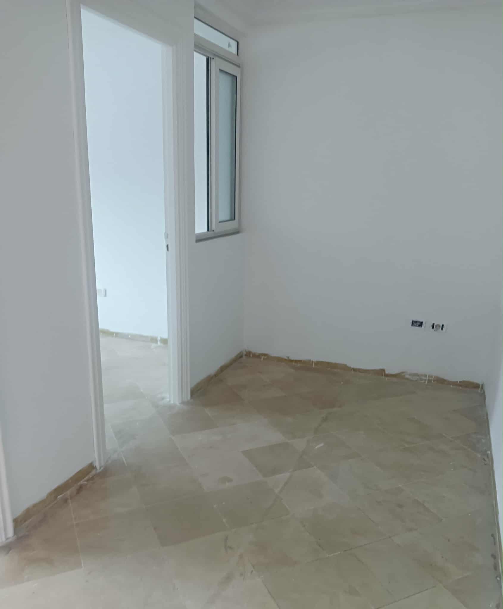 Ariana Ville El Menzah 8 Bureaux & Commerces Bureau Bureau sur grande avenue