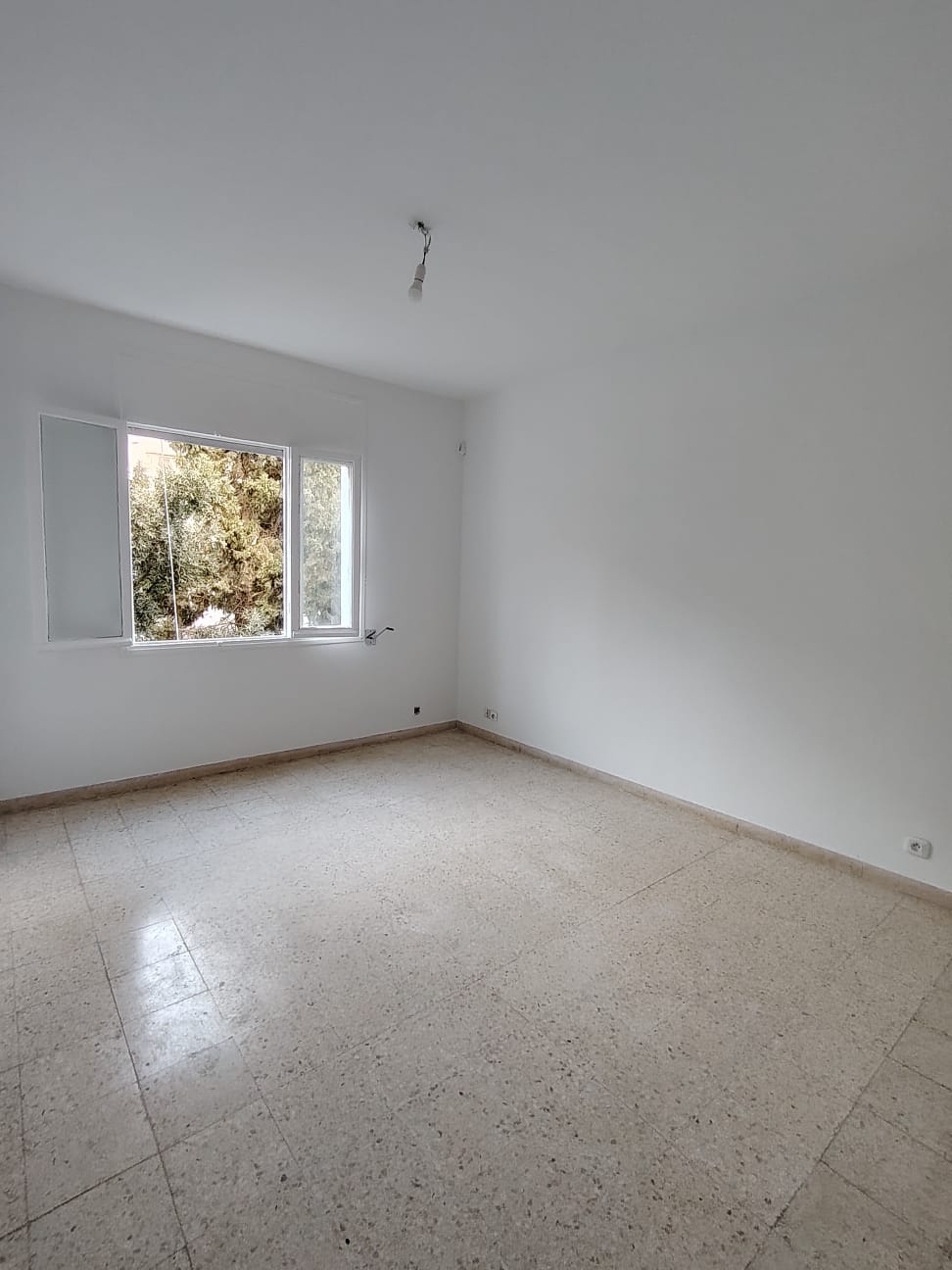 Ariana Ville El Menzah 5 Location Appart. 3 pices S plus 2 au 3 me tage menzah5