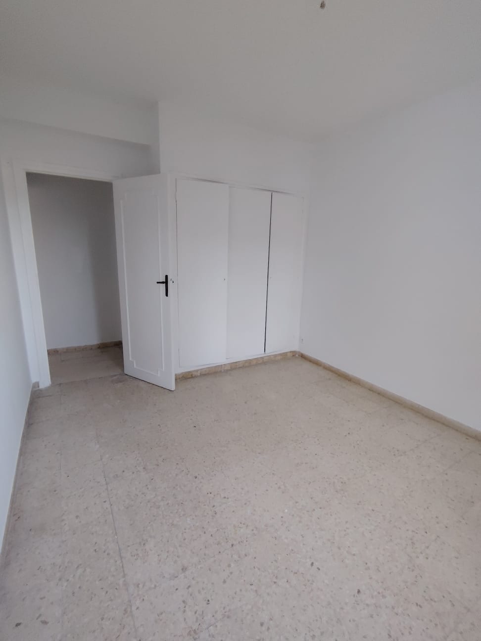 Ariana Ville El Menzah 5 Location Appart. 3 pices S plus 2 au 3 me tage menzah5