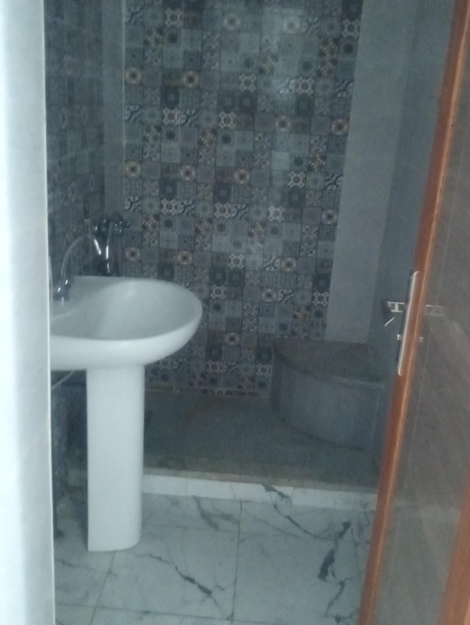 Bab Bhar Bab El Jazira Vente Appart. 5 pices+ S3 et un magasin plein centre ville