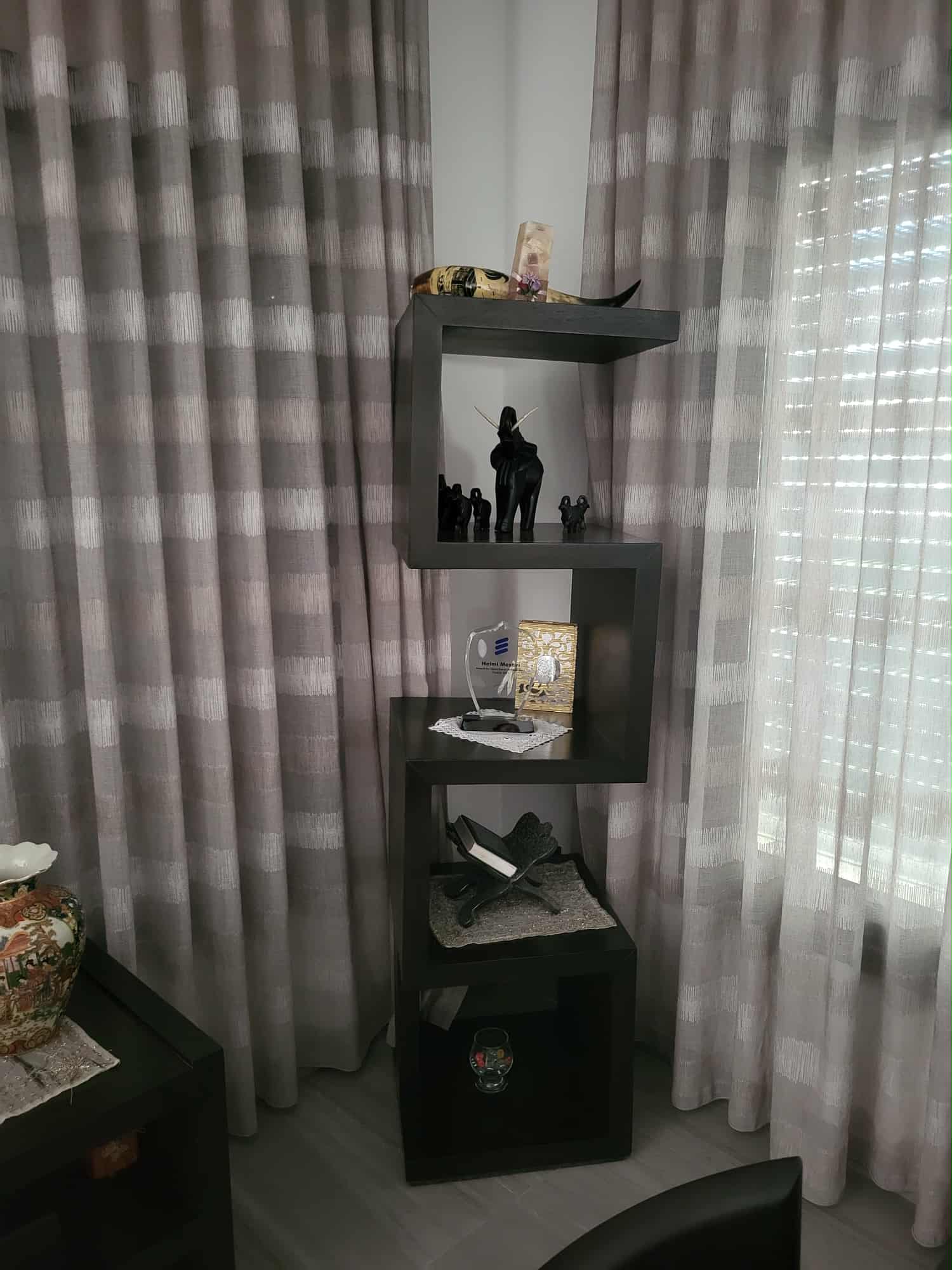 Ariana Ville Borj El Baccouche Salon - Salle  manger  Salle  manger Meubles robustes en bois rouge et en bon tat