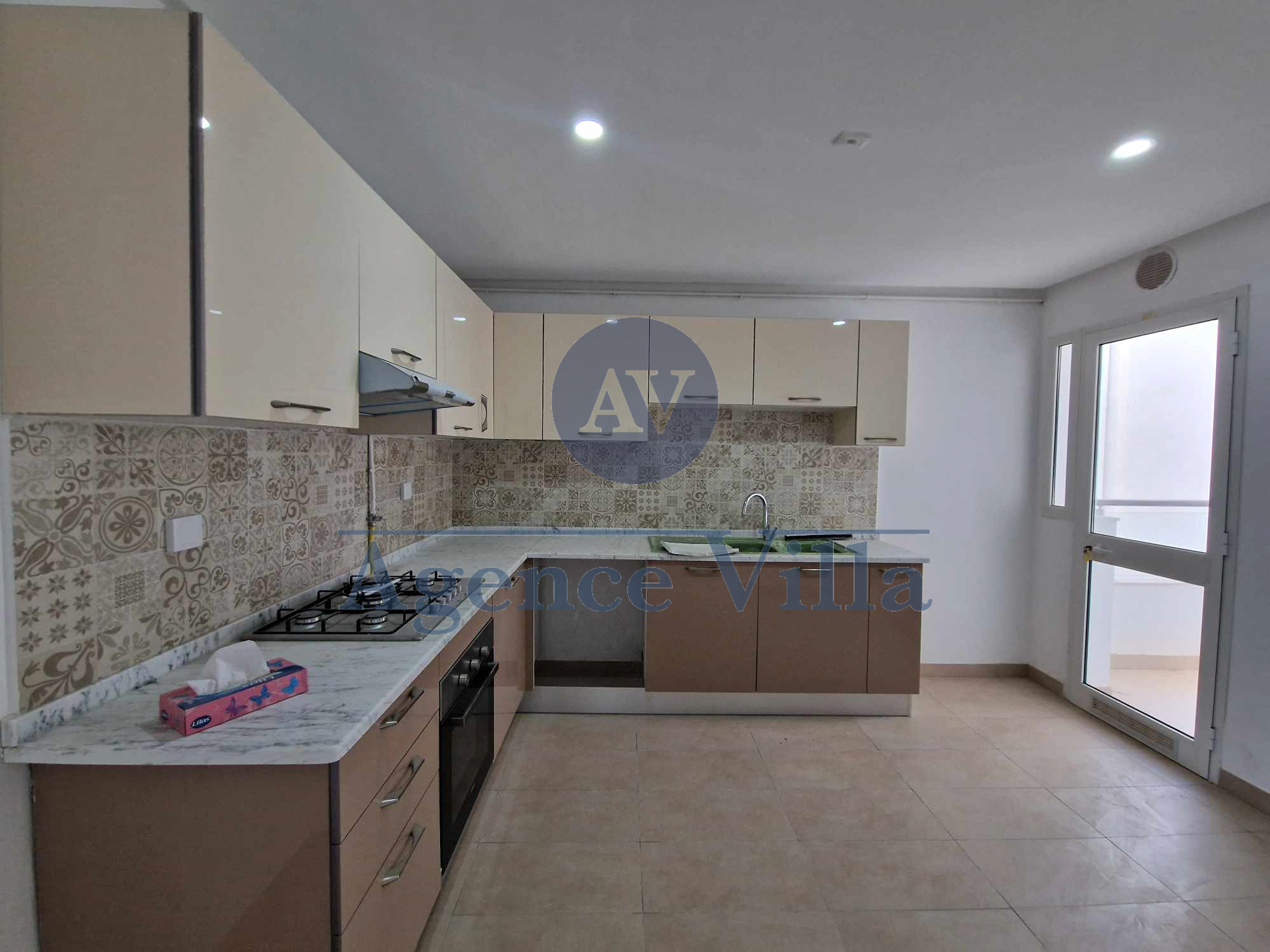 La Soukra La Soukra Location Appart. 4 pices Un grand appartement s3  la soukra