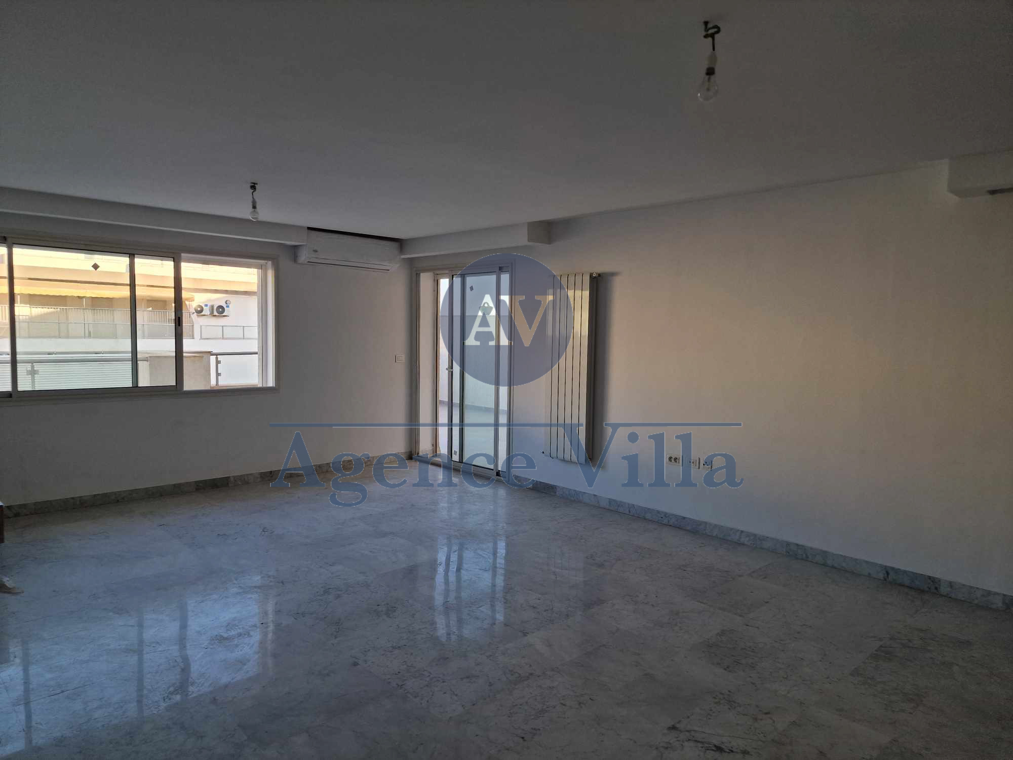 La Soukra La Soukra Location Appart. 4 pices Un grand appartement s3  la soukra