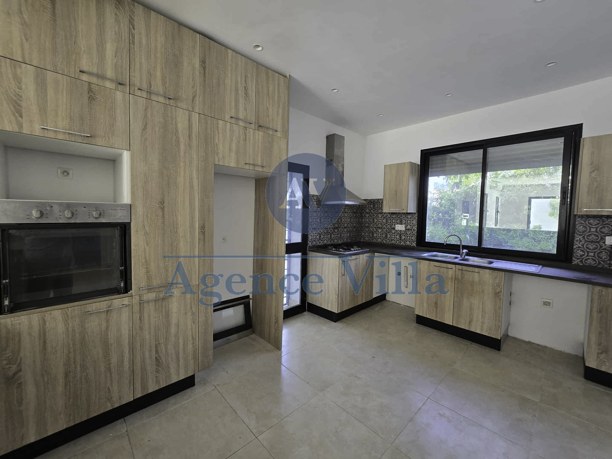 La Marsa Gammart Location Maisons Une villa  gammarth avec piscine et jardin