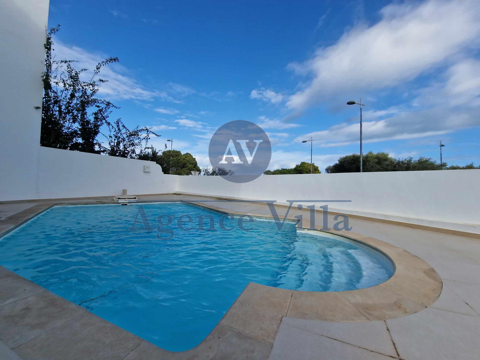 La Marsa Gammart Location Maisons Une villa s4  gammarth avec piscine et jardin