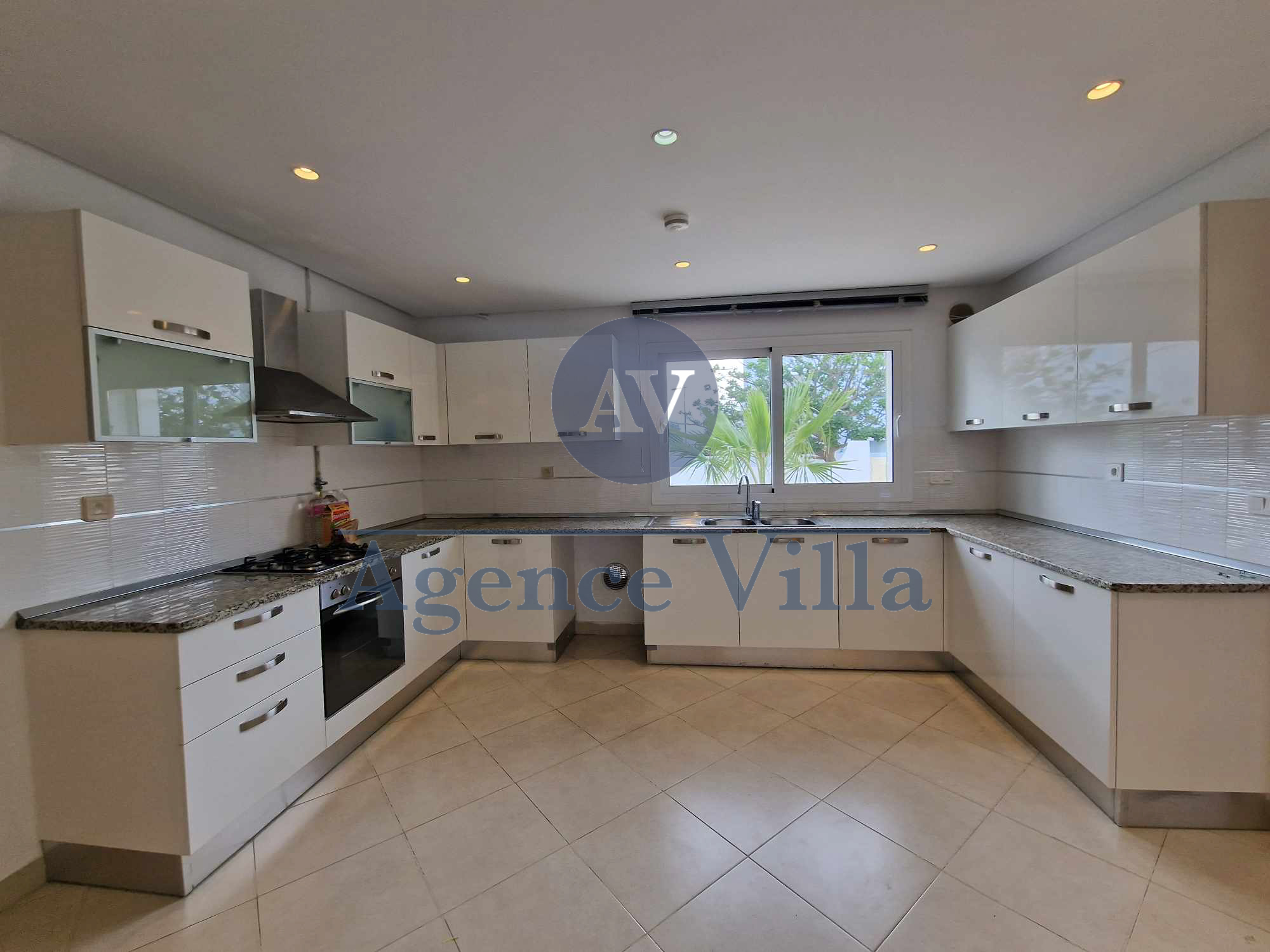 La Marsa Gammart Location Maisons Une villa s4  gammarth avec piscine et jardin