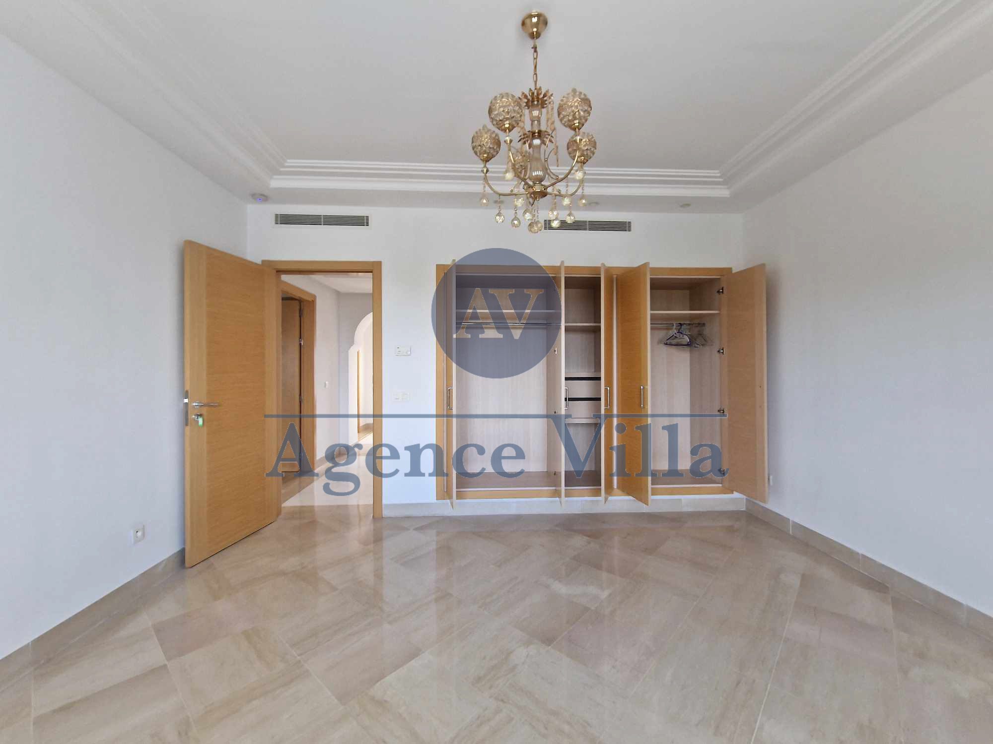 La Marsa Gammart Location Maisons Une villa s4  gammarth avec piscine et jardin