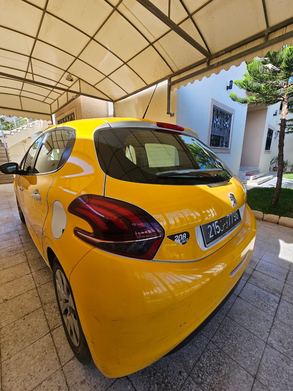 Hammam Chatt Borj Cedria Peugeot 208 Peugeot essence 208 excellent tat sans rokhsa