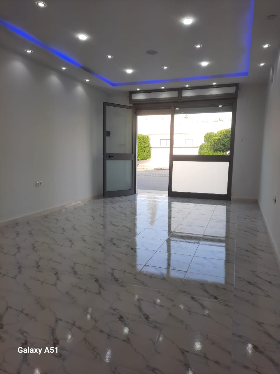 Hammam Chatt Hammam Chatt Bureaux & Commerces Grance libre Local commercial 32m2