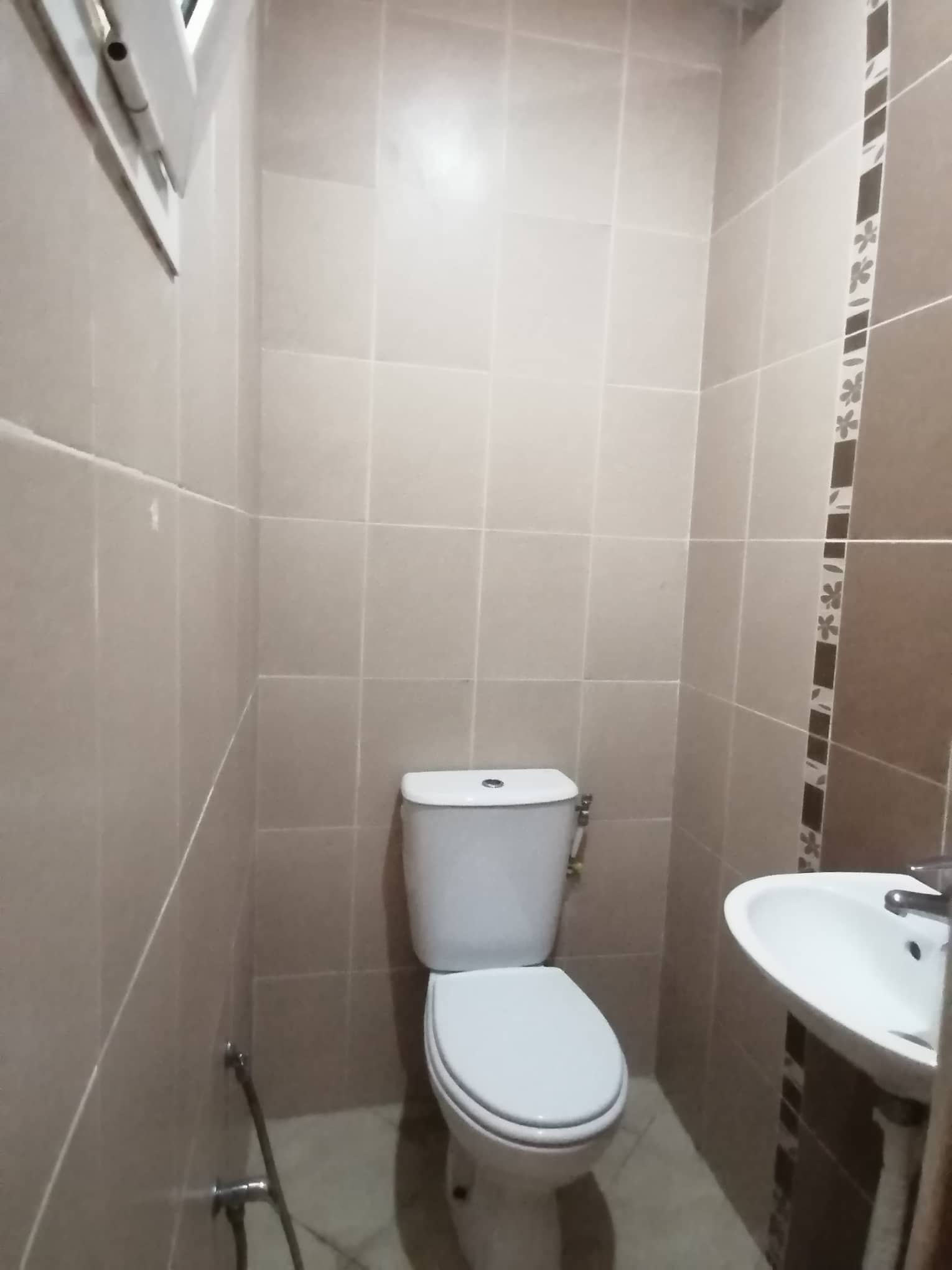 La Marsa El Aouina Vente Appart. 4 pices Apprtement   splus 3  cit el wahat