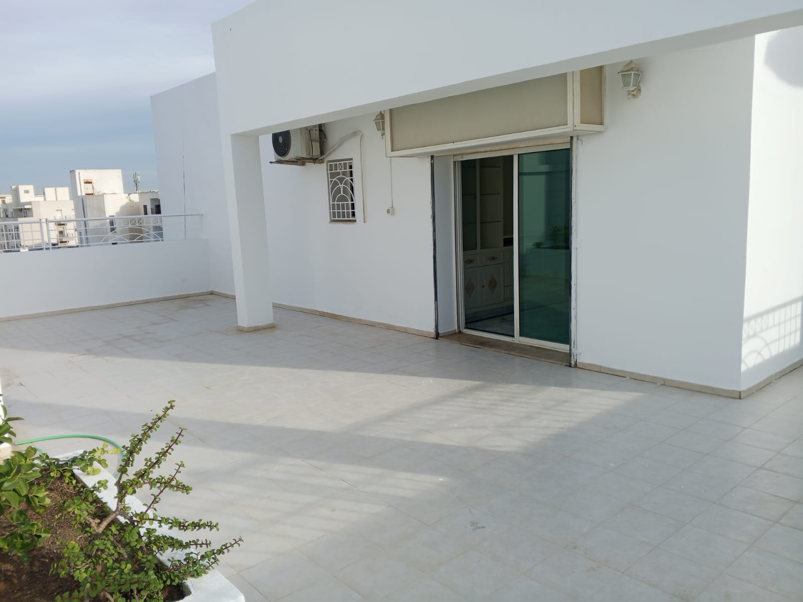 La Marsa El Aouina Location Appart. 4 pices Appartement s3  el wahat aouina
