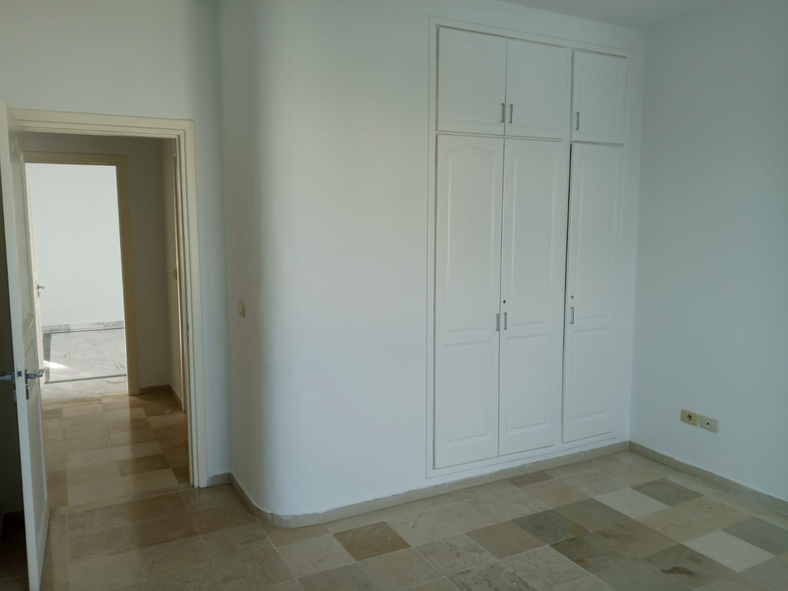 La Marsa El Aouina Location Appart. 4 pices Appartement s3  el wahat aouina