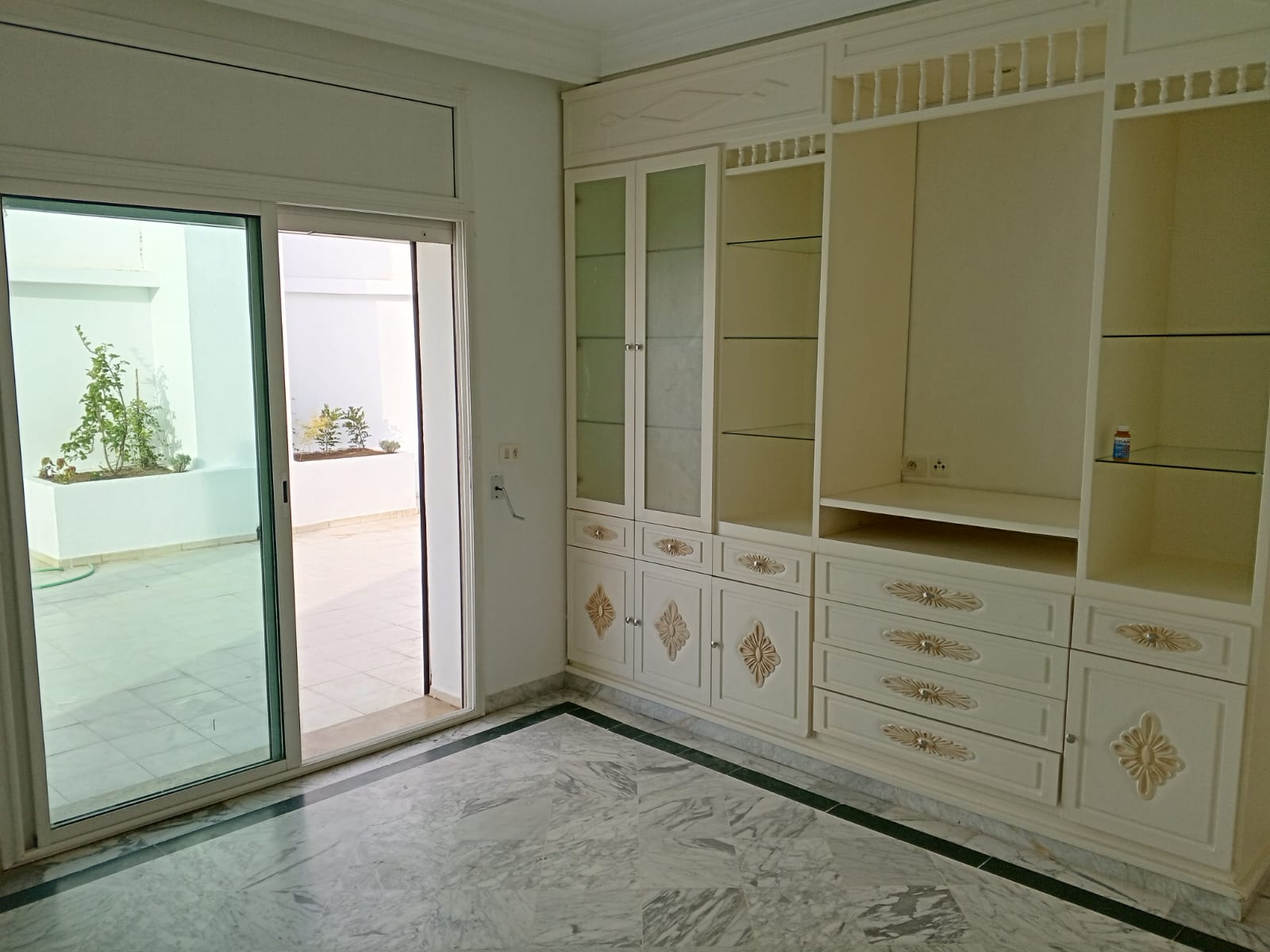 La Marsa El Aouina Location Appart. 4 pices Appartement s3  el wahat aouina