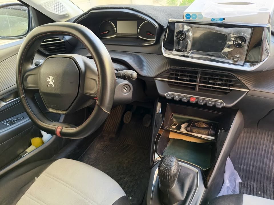 Mannouba Denden Peugeot 208 208 populaire sous garantie