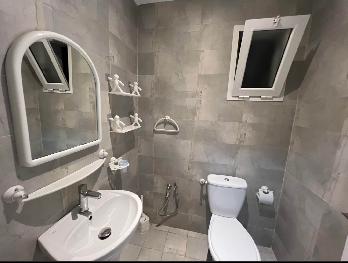 Mnihla Jardins d'el Menzah Location Appart. 4 pices S3  jardin manzah