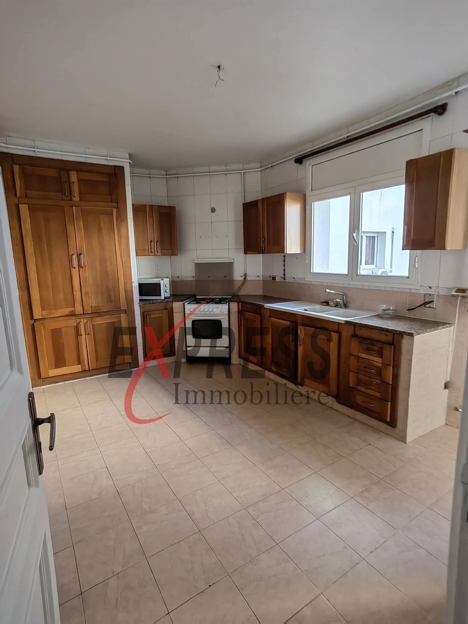 Ariana Ville Riadh Landlous Location Appart. 4 pices Un appartement s3 avec place de parking  ref 33