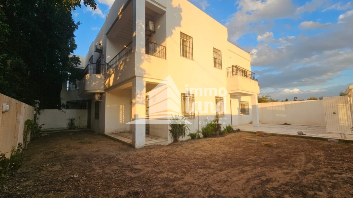 La Soukra Chotrana 3 Location Maisons Villa s5 sur 2 niveaux avec jardin  la soukra