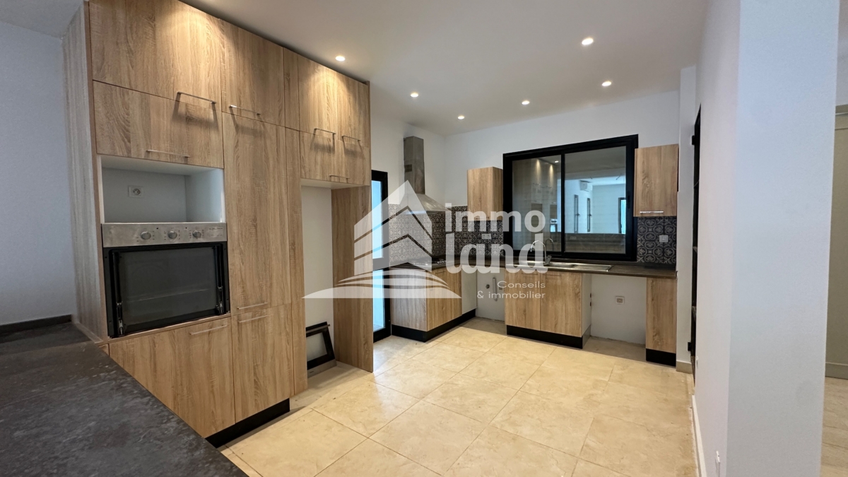 La Marsa Gammart Location Maisons Villa s3 sur 3 niveaux  gammarth