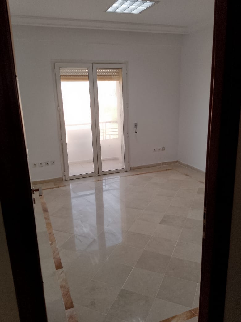 Ariana Ville Borj El Baccouche Location Appart. 4 pices Bureau hall et 4 pieces