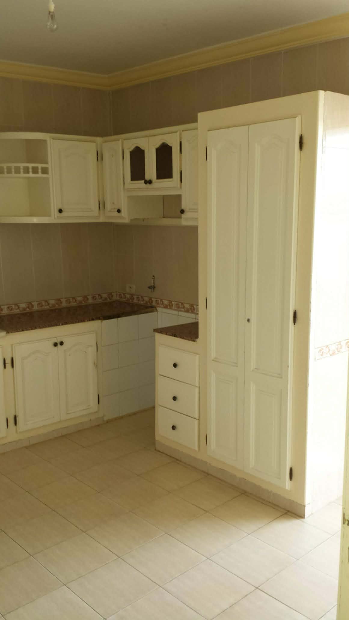 Raoued Cite Ennkhilet Location Appart. 3 pices Un tage de villa pour jeune couple 3 chambres