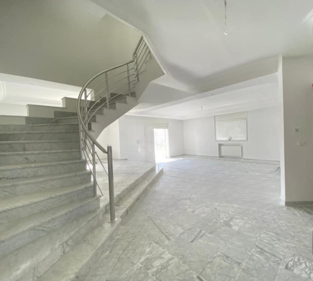 Ariana Ville Cite Ennasr 2 Location Maisons Ennasr 2 agrable villa de haut stg avec jardin