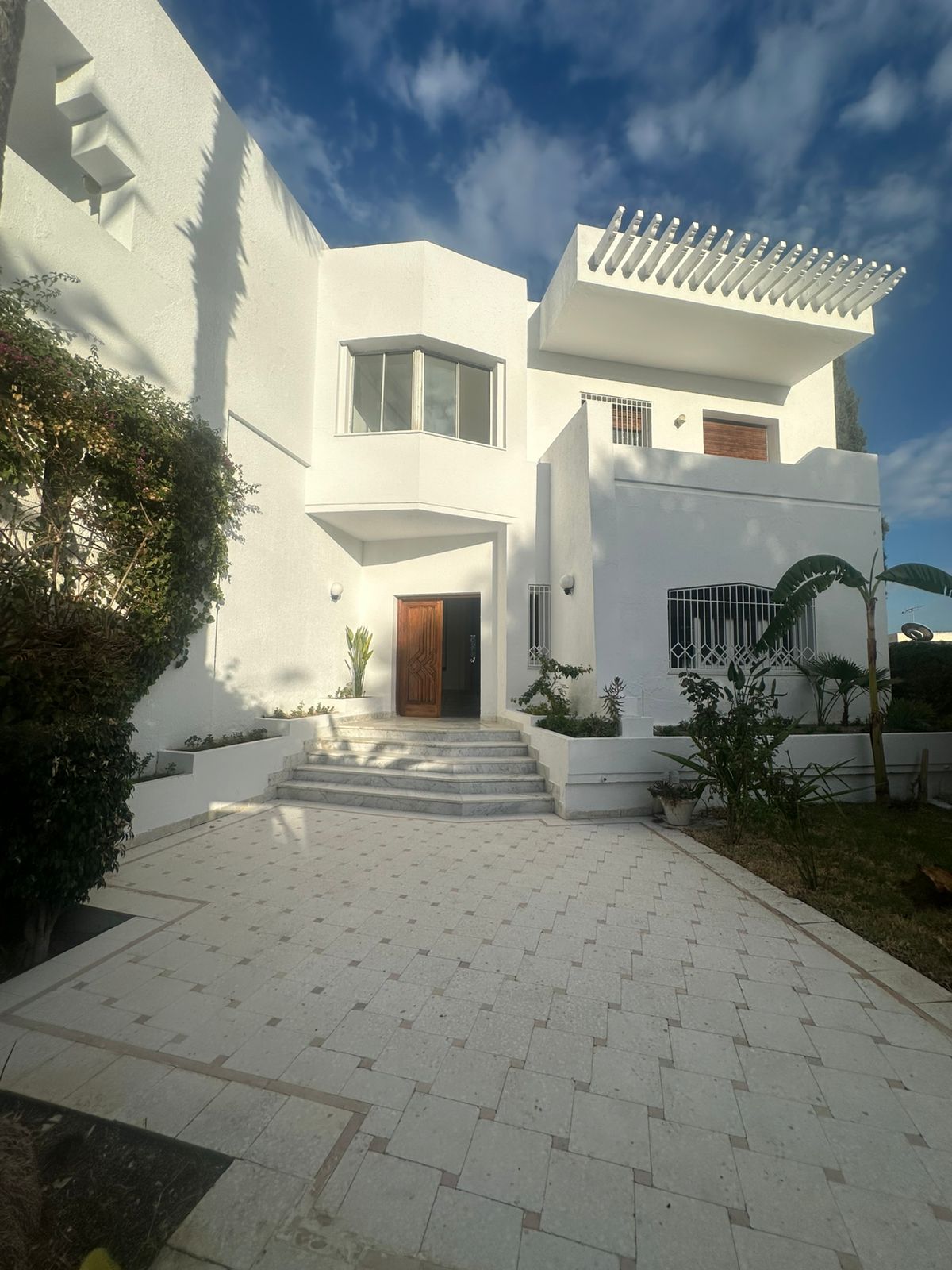 El Menzah El Menzah 9 Location Maisons Villa neuve lux 3niveaux avec jardin