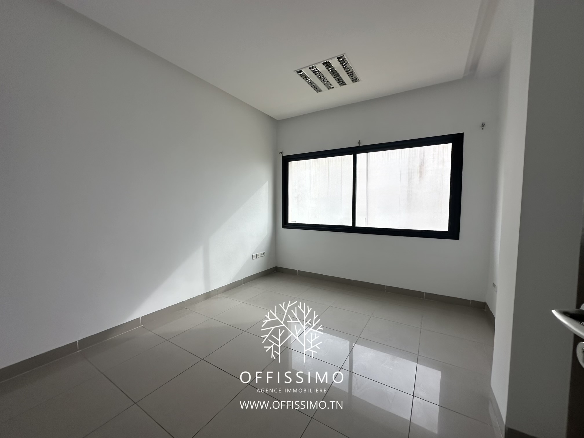 La Marsa&nbsp;Berge Du Lac&nbsp;Location&nbsp;Surfaces&nbsp;Bureau 5 pieces lac 2 haut standing vue d�gager