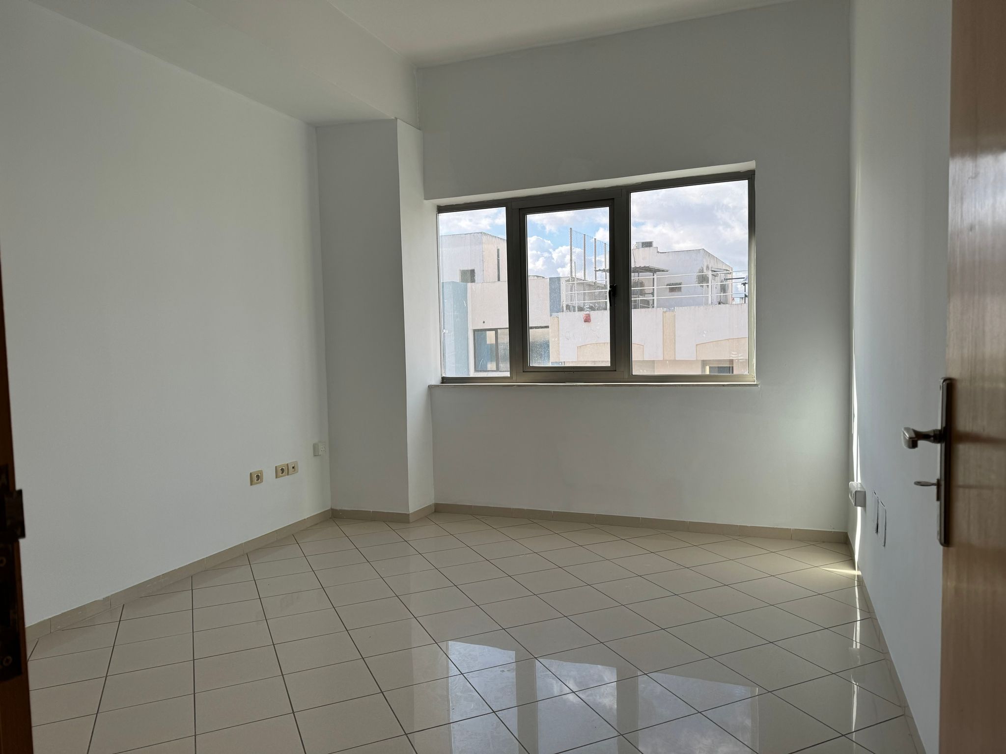 Bab Bhar Montplaisir Bureaux & Commerces Bureau Joli bureau hall plus 4  montplaisir