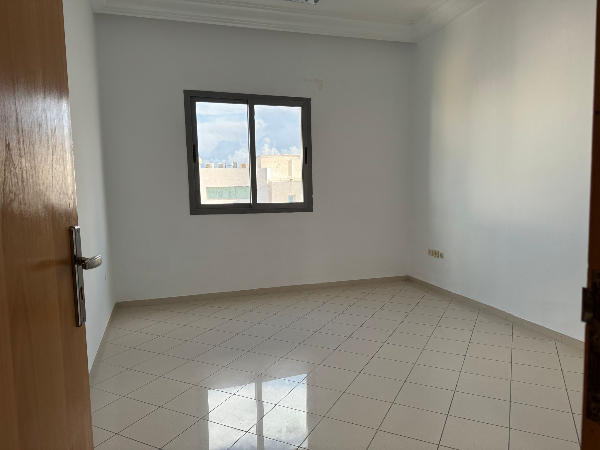 Bab Bhar Montplaisir Bureaux & Commerces Bureau Joli bureau hall plus 4  montplaisir